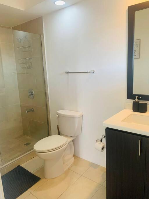 Odyssey On The 5Th - Exquisite Luxury Apt Kingston Esterno foto