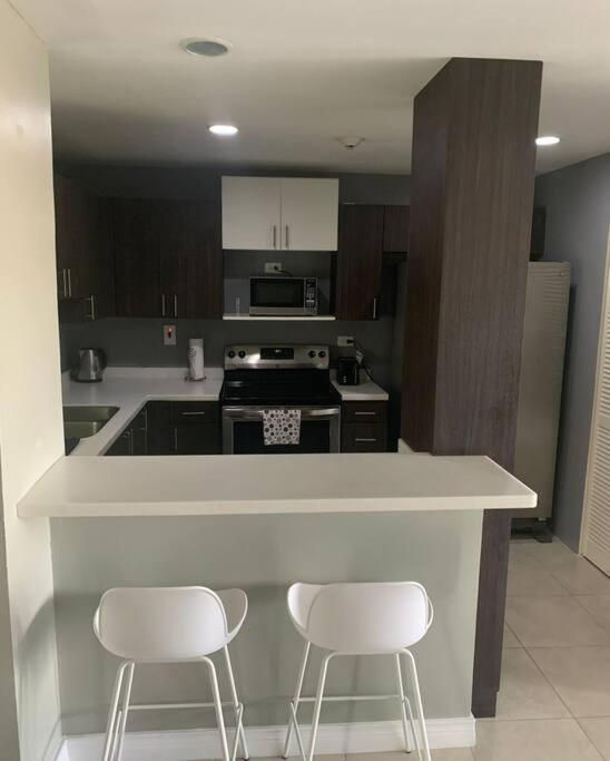 Odyssey On The 5Th - Exquisite Luxury Apt Kingston Esterno foto