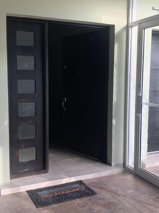 Odyssey On The 5Th - Exquisite Luxury Apt Kingston Esterno foto
